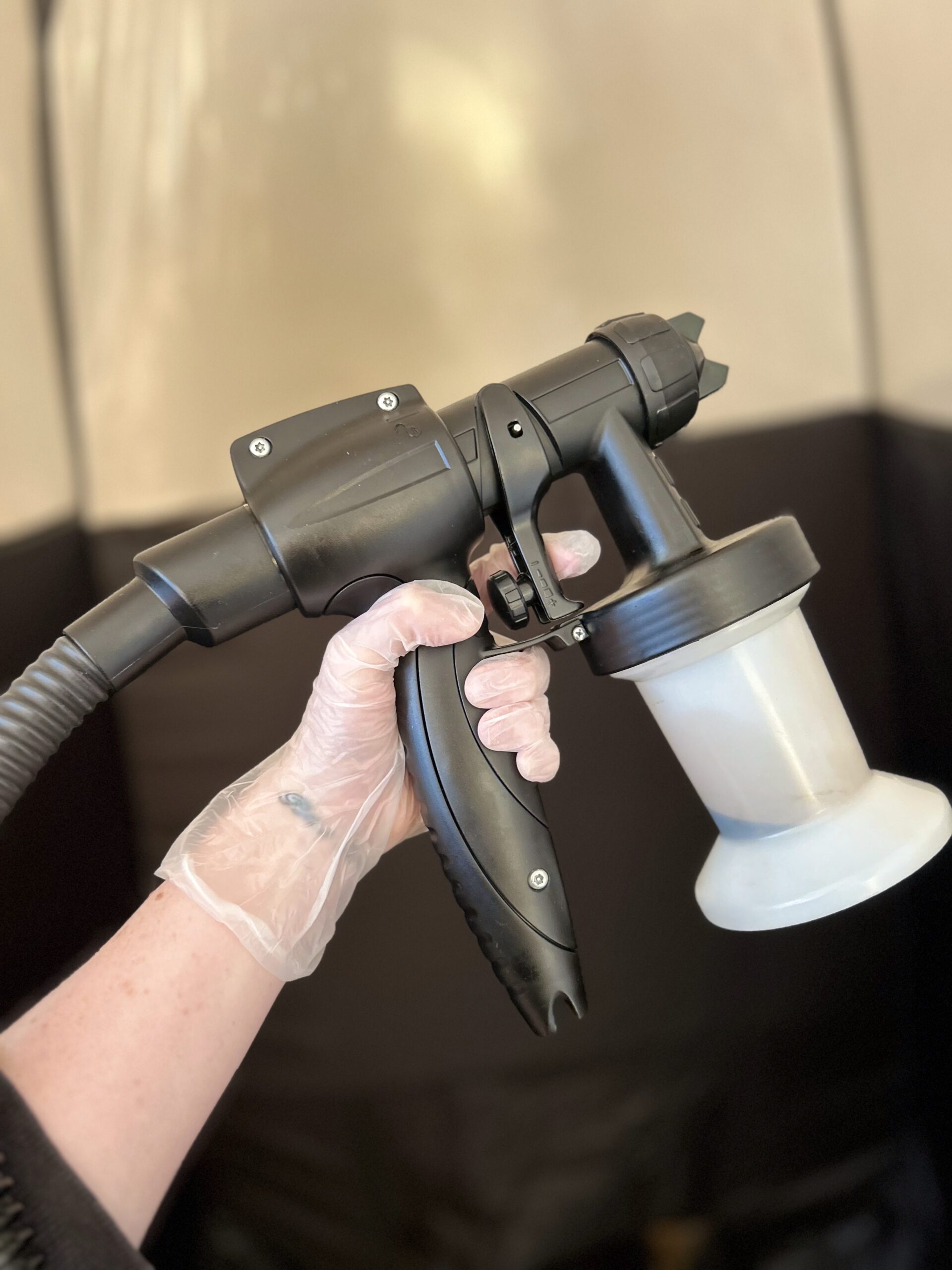 Spray tan machine